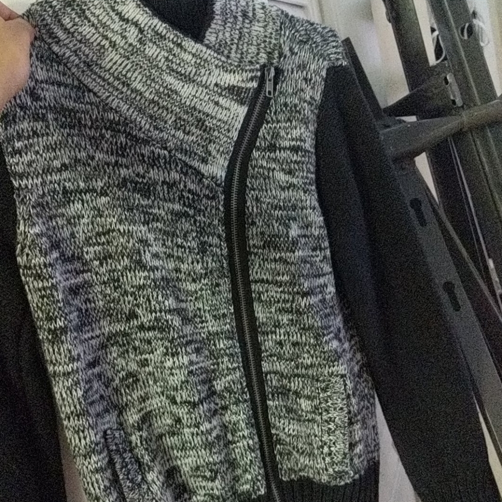Sweaters - Picture 3 of 4